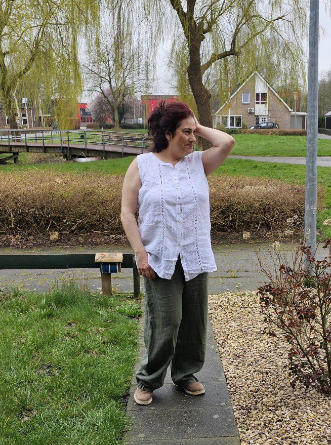 Linnen blouse met knoppen - mouwloos - luchtig top - kleur WIT - maat 44