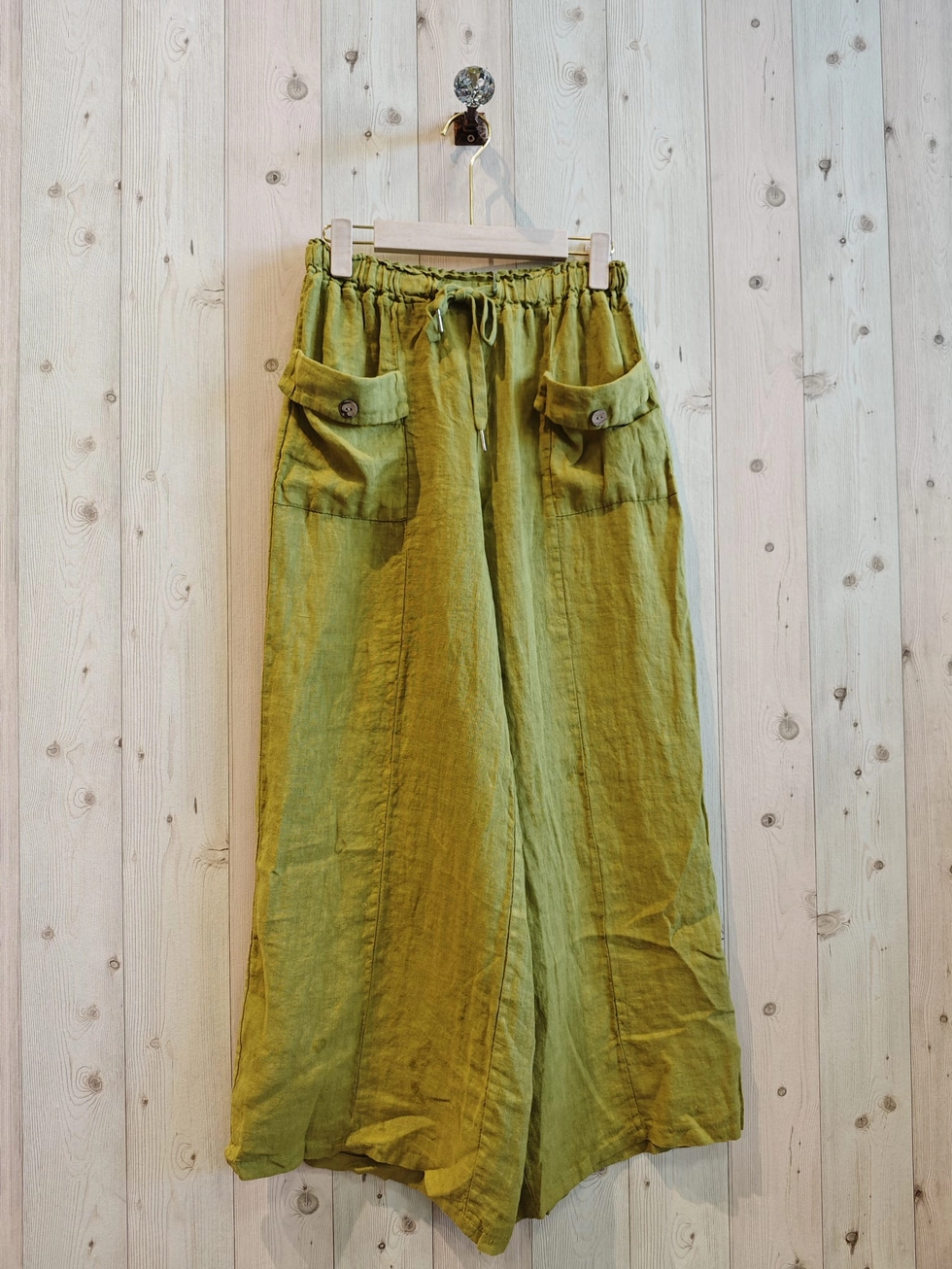 broek-zakken-knop-pistache