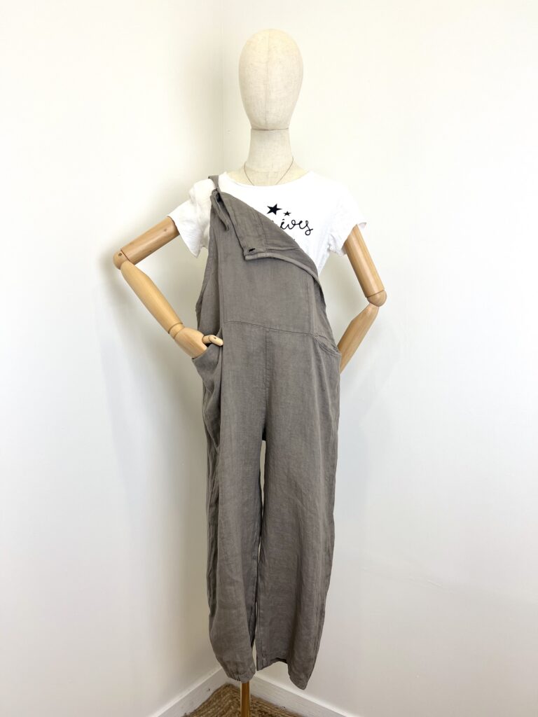 100% Linnen jumpsuit met verstelbare schouderbanden – voor zakken – kleur TAUPE – maat 38/40