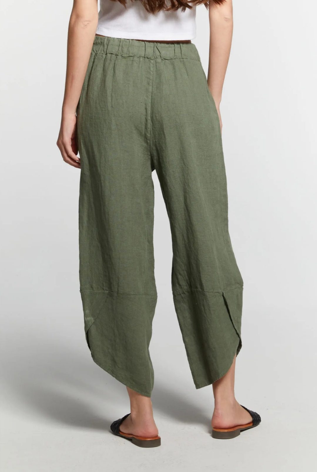 Linnen 7/8 broek met voor steekzakken - asymmetrisch rand onder de pijpen - kleur MILITAIR GROEN - maat 42/44 - Afbeelding 2