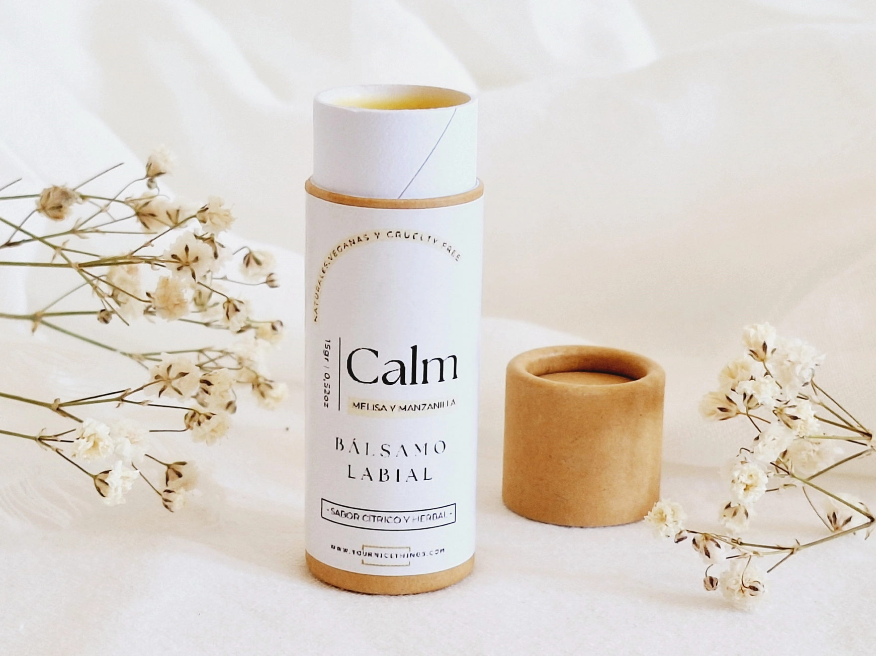 Biologische veganistische Lippenbalsem - CALM - shea en cacao boter - kamille - calendulla - melisse eth olie 15gr - Afbeelding 2