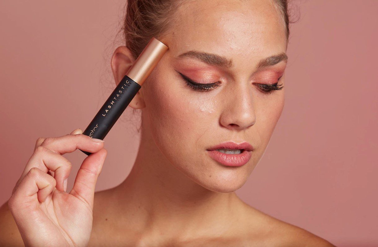 Natuurlijke Lashtastic Mascara XXL Volume - volle wimpels - golvende borstel 14ml